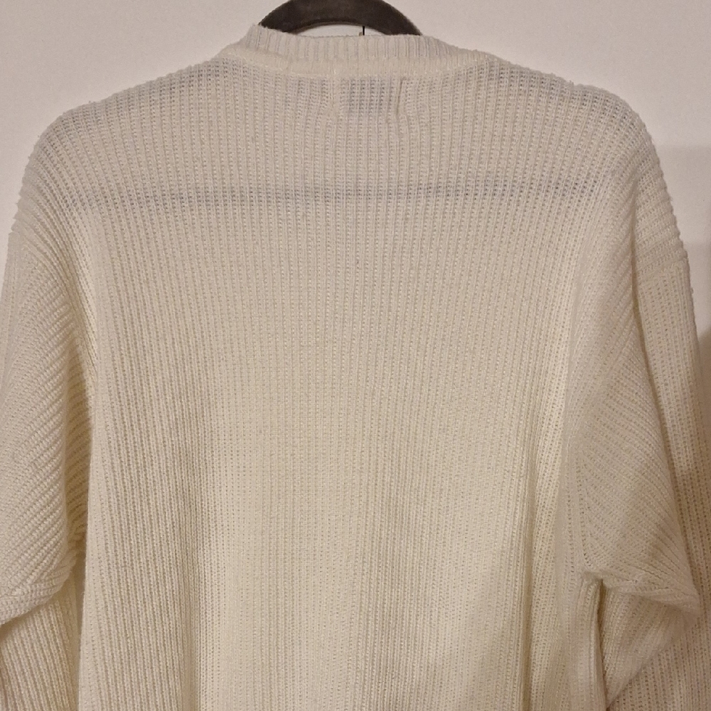 Elegant White Button-Up Cardigan - Picture 9 of 10
